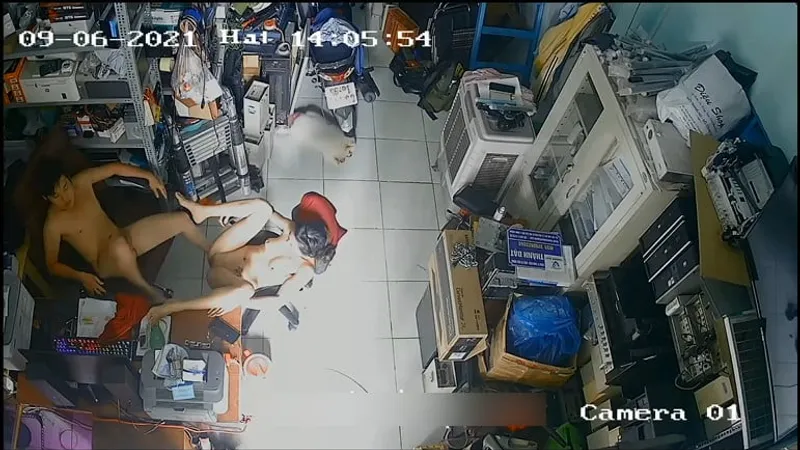 Người vợ gã chồng quan hệ nhau trong của thằng nhỏ máy tính